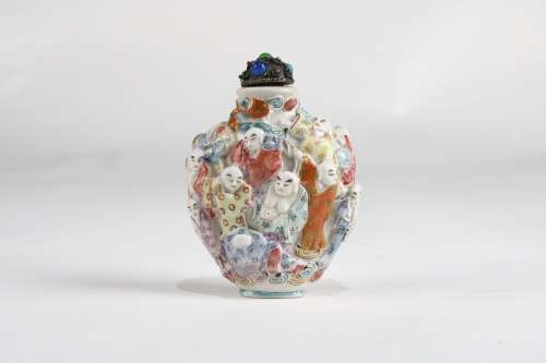 A Famille Rose Porcelain Snuff Bottle,Qing Dynasty