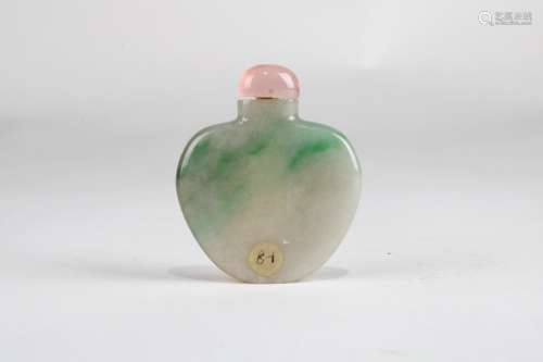 A Carved Jadeite Snuff Bottle,Qing Dynasty