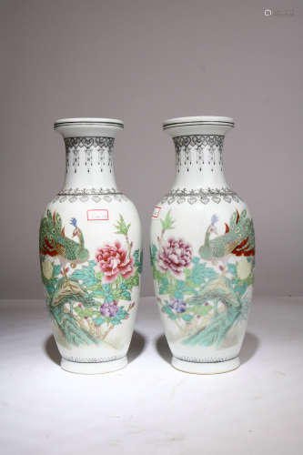 A Pair Of A Famille Rose Porcelain Vases,Qing Dynasty