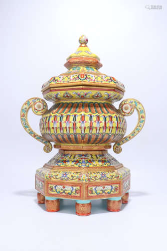 A Famille Rose Porcelain Censer,Qing Dynasty
