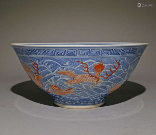 A QING DYNASTY RED SEA ANIMAL BOWL WITH BLUE AND WHITE ALUM