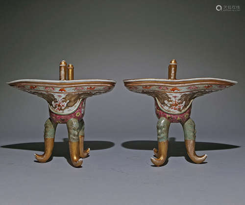 A PAIR OF  QING DYNASTY FAMILLE ROSE CUPS