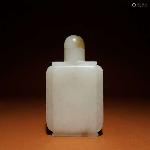 A HETIAN JADE SNUFF BOTTLE