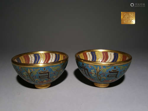 A PAIR OF QING DYNASTY CLOISONNE SIX WORDS BOWLS IN FRONT OF BUDDHA