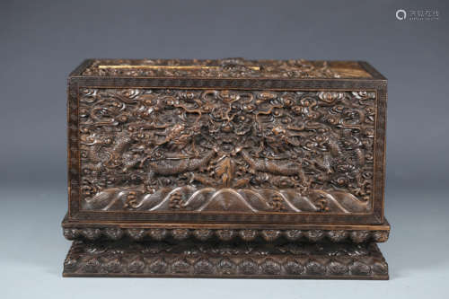 A QING DYNASTY RED SANDALWOOD BOX WITH DRAGON PATTERN