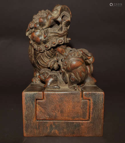 A SET OF QING DYNASTY BOXWOOD LION BUTTON SEAL