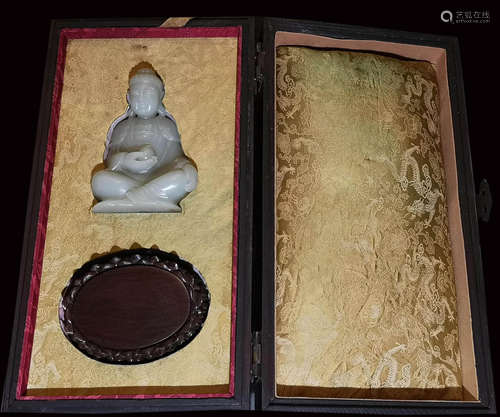 A QING DYNASTY HETIAN WHITE JADE GUANYIN