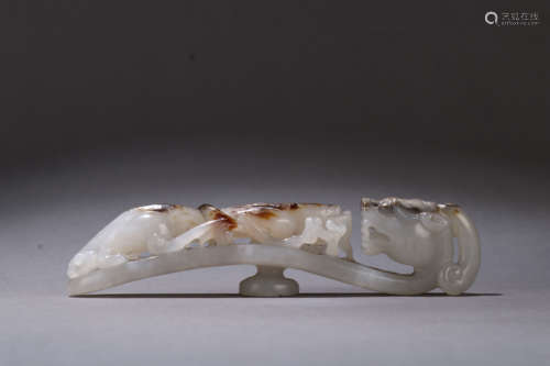 A QING DYNASTY WHITE JADE BELT HOOK