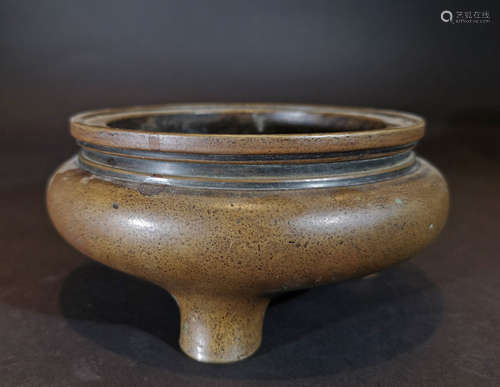 A QING DYNASTY PAN INCENSE BURNER