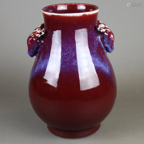 Vase mit Widderkopf-Handhaben - China, bedeckt mit