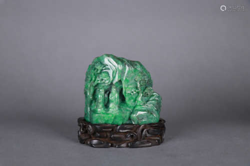 A QING DYNASTY JADEITE JADE    ORNAMENT