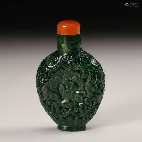 A Chinese Spinach Jade Snuff Bottle