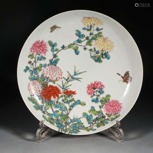 A Chinese Famille Rose Porcelain Plate