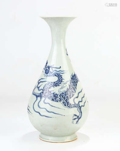 A Chinese Blue White Dragon Porcelain Vase