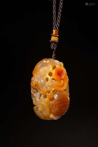 A Chinese Agate Pendant Carved Dragon