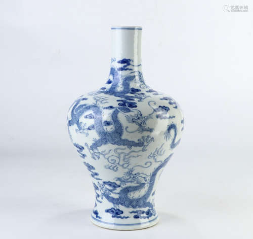 A Chinese Blue White Dragon Porcelain Vase