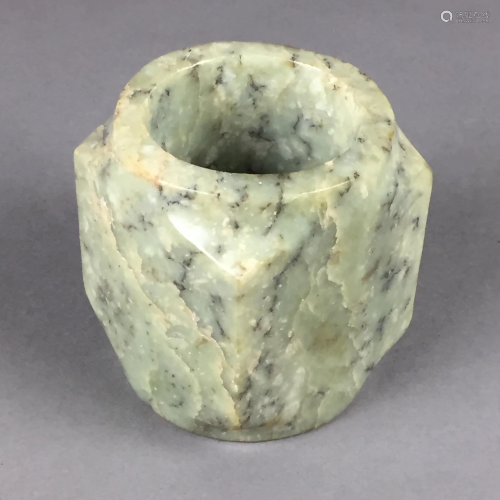 Jade-Cong - China, seladongrüne, gewölkte Neph…