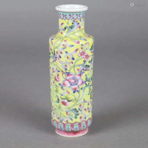 Kleine Vase –China. 20. Jh., Porzellan, bemalt mit