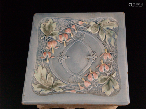 Jugendstil-Ofenkachel - Keramik, floraler Reliefdekor,