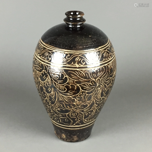 A large stoneware glazed Cizhou vase - Style of…