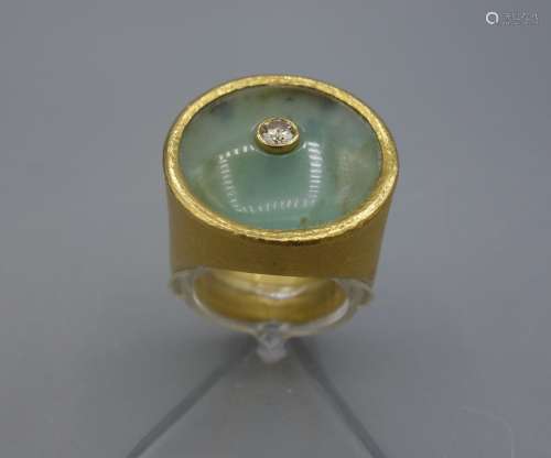 HANDGEFERTIGTES UNIKAT: GROSSER RING mit Andenopal und Brillant in vergoldeter Silberfassung (19,3