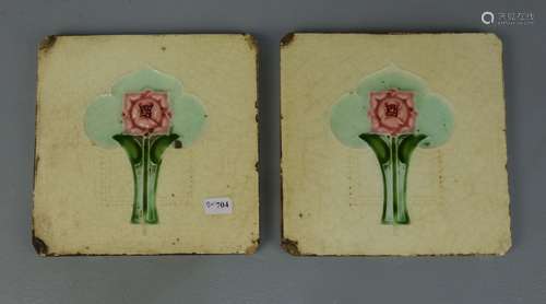 PAAR JUGENDSTIL-FLIESEN / two art nouveau tiles, um 1900, Keramik. Manufaktur Minton & Hollins /