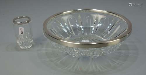 SCHALE UND VASE MIT SILBERMONTUR / glas-vase and glas-bowl with a silver mount, 20. Jh.. 1) Glasvase