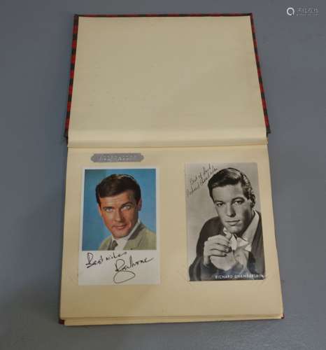 ALBUM MIT AUTOGRAPHEN / AUTOGRAMMKARTEN der 1960er / 1970er Jahre, überwiegend handsigniert, meist