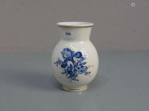 VASE, Porzellan, Manufaktur Meissen, unterglasurblaue Schwertermarke, Marke seit 1934 (1. Wahl).