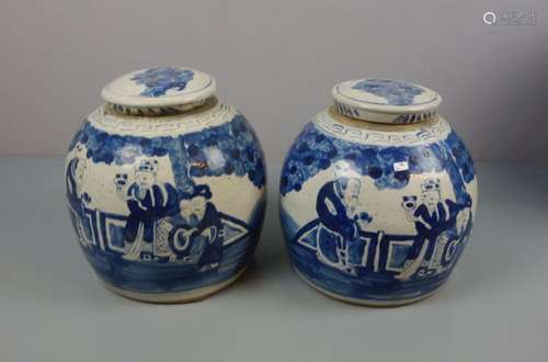 PAAR INGWERTÖPFE / DECKELDOSEN / DECKELVASEN / pair of ginger jars, late Qing dynasty, Porzellan,