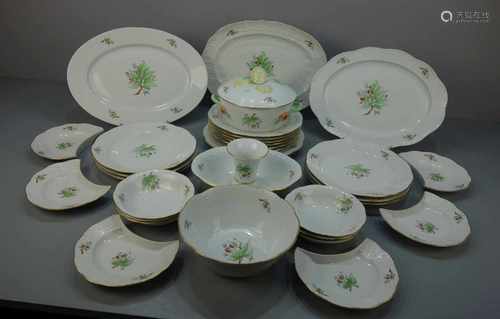 SPEISESERVICE / dinnerware, Porzellan, unter dem Stand bezeichnet Herend (aufglasurblauer Schriftzug