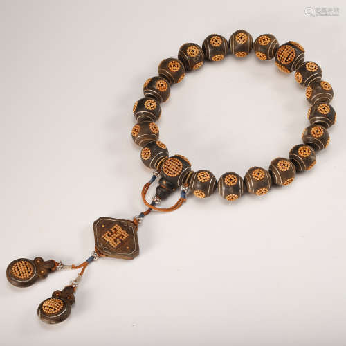 A Chinese Chenxiang Wood Beads Bracelet