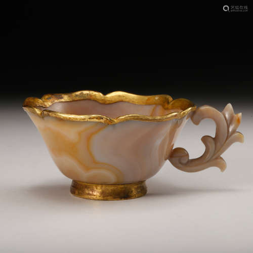 A Chinese Agate Cup With Gold Edge