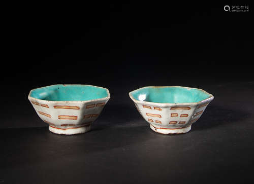A Chinese Famille Rose Porcelain Bowls, Pair