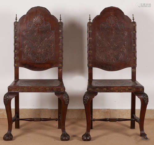 PAIR OF OAK WOOD CARVED CHAIR WITH FLOWER PATTERN