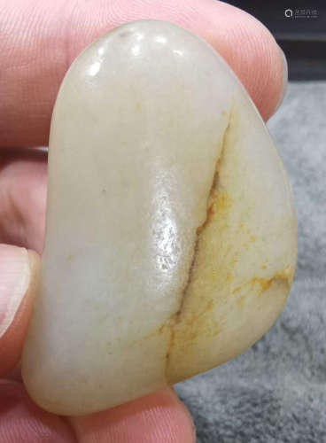 A HETIAN JADE PENDANT