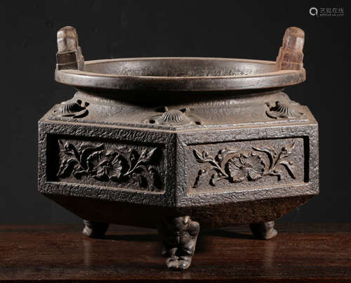 A COPPER CENSER CARVED WITH FLOWER PATTERN