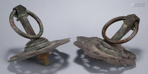 PAIR OF COPPER ORNAMENT SHAPED WITH FLOWER