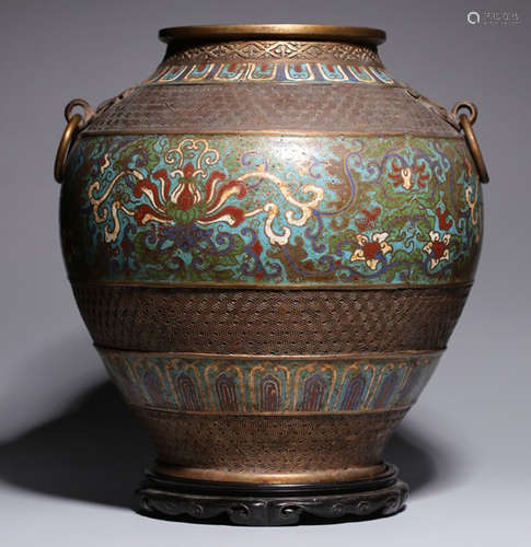 A CLOISONNE VASE WITH FLOWER PATTERN