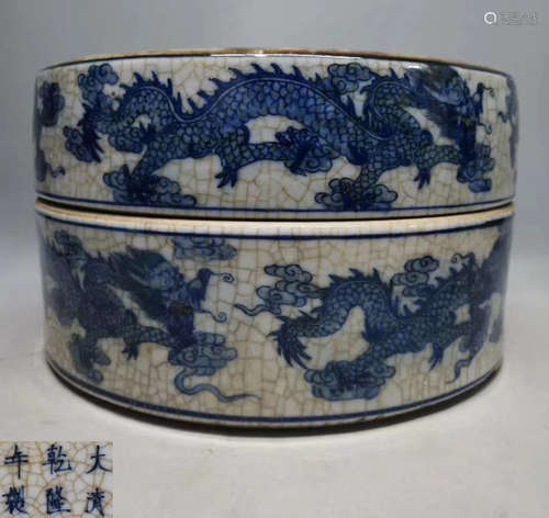 A BLUE&WHITE GLAZE BOX PAINTED WITH DRAGON PATTERN