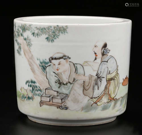 A SHALLOW GLAZE BRUSH POT PAINTED WITH FIGURE