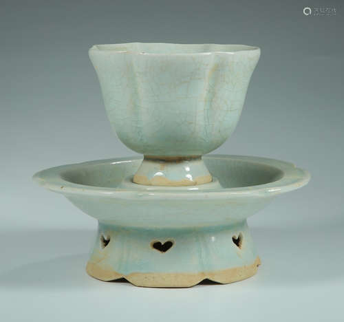 SET OF HUTIAN YAO GREEN GLAZE CUP