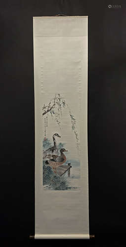 A CHINESE HAND PAINTED PAINTING VERTICAL SCROLL