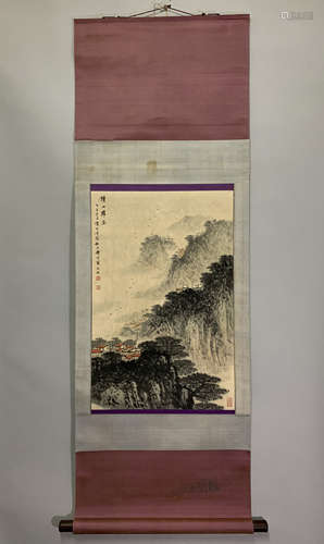 A CHINESE HAND PAINTED PAINTING VERTICAL SCROLL