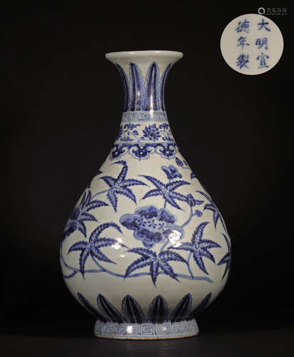 A CHINESE VINTAGE PORCELAIN VASE