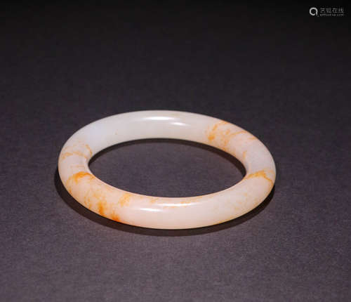 A CHINESE VINTAGE JADE BRACELET