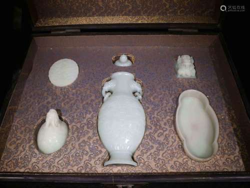 A SET OF CHINESE VINTAGE JADE SCHOLAR'S STUDIO APPLIANCES