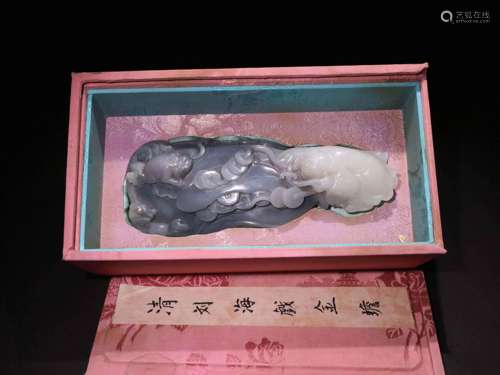 A CHINESE VINTAGE JADE DISPLAY ITEM