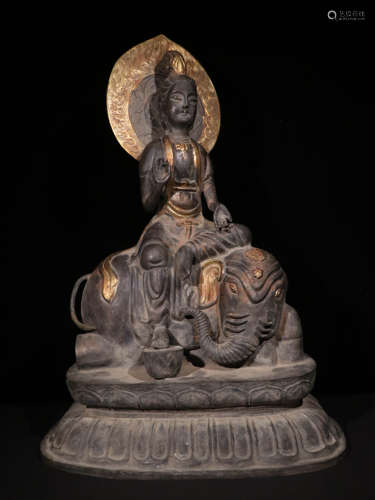 A CHINESE VINTAGE GILT SILVER BUDDHA STATUE