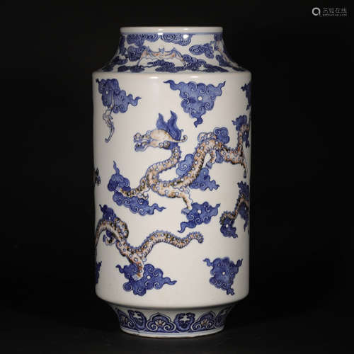 A CHINESE PORCELAIN VASE